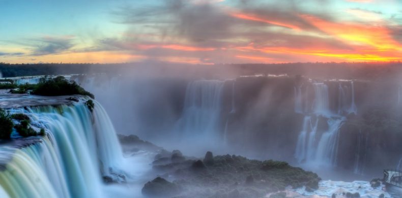 amanecer-en-cataratas-del-iguazu-1200x480